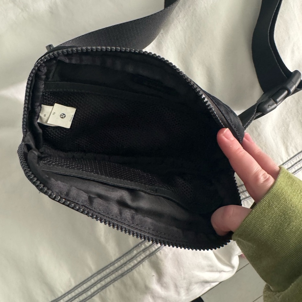 Lululemon Black Crossbody Bag - Picture 3 of 3